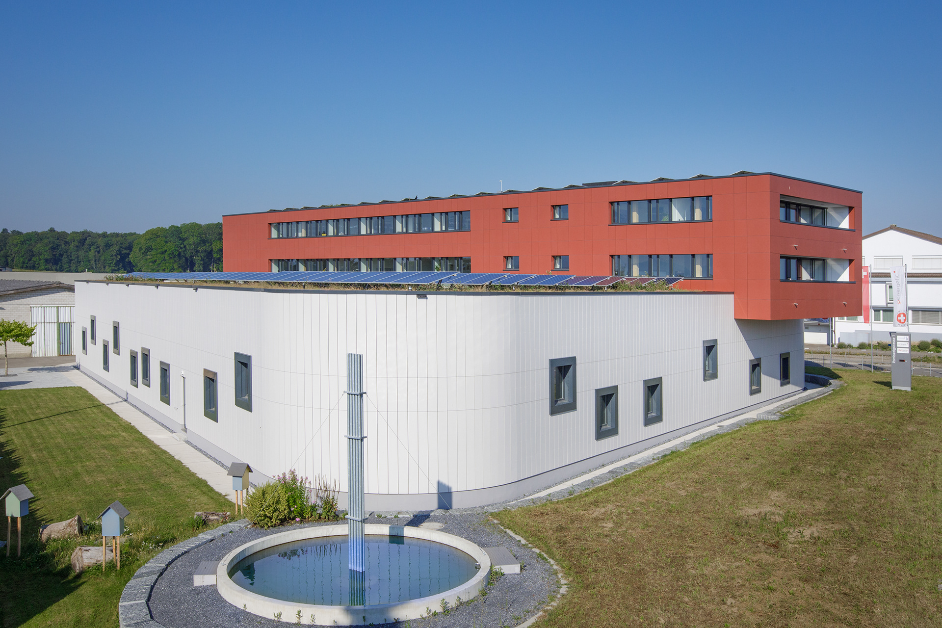 Industriegebäude mit Hochstativ fotografiert